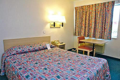Oyo Hotel Tulsa Ok, I-44 Extérieur photo
